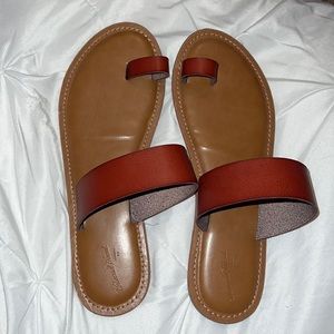 Universal Thread Sandals